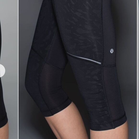 Lululemon Stash It Crop Animal Swirl Embossed Black - Picture 9 of 12